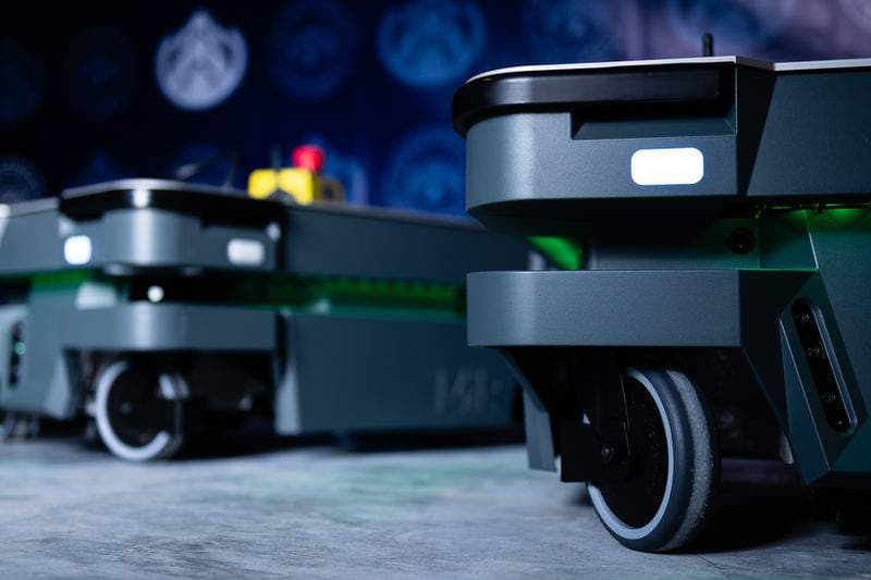 Chang Robotics team working on collaborative robotics solutions